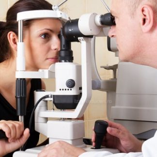 Consult Oftalmologic COMPLET! Vino acum la medicul specialist pentru un consult ce cuprinde: examen biomicroscopic pol anterior, masurarea tensiunii intraoculare, acuitate vizuala, verificarea ochelarilor si prescriere de ochelari noi! Depisteaza la timp si corecteaza defectele de vedere!